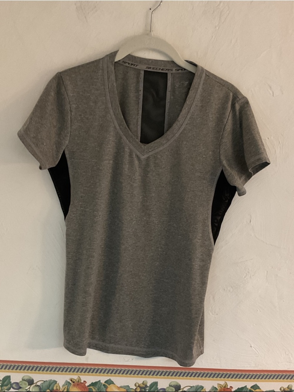 Skechers Sport Performance V-Neck Tee, Size M, Heather Gray/Black Mesh